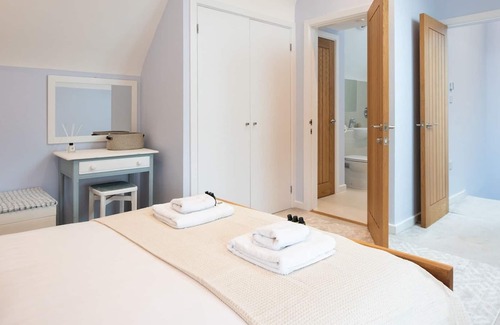 Marlow House | Elegant Central Marlow Townhouse with Private Parking
