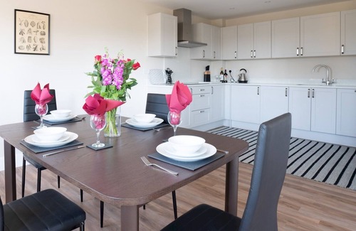 Chipping Campden House | Chestnut Cottage with Parking and Scenic Views Await You