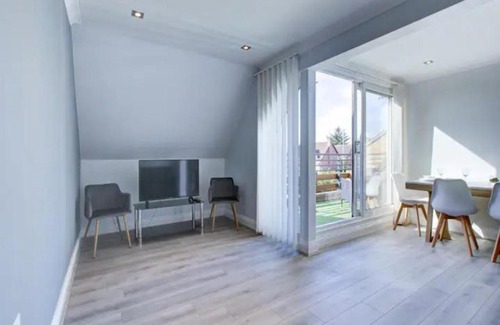 Crays Hill Apartment | Cozy Flat with Family-Friendly Amenities and Easy Access