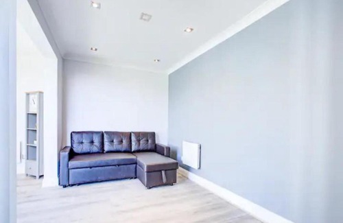 Crays Hill Apartment | Cozy Flat with Family-Friendly Amenities and Easy Access