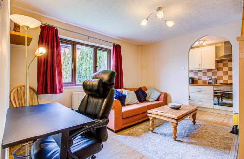 Chelmsford House | Idyllic Getaway: Pass the Keys Cosy Home in Chelmsford