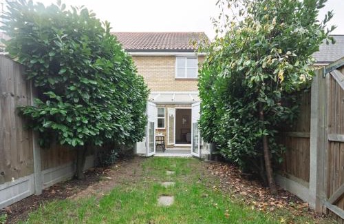 Basildon House | Pass the Keys Cosy home Basildon Ideal for contractors