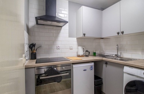 Glasgow Westend Apartment | Pass the Keys | Cosy in Fabulous West End