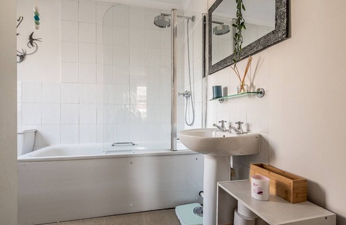 Exeter House | Cozy Cottage with Garden in Central Exeter Awaits You