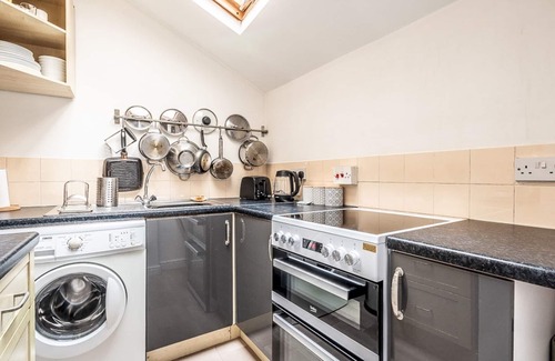 Exeter House | Cozy Cottage with Garden in Central Exeter Awaits You