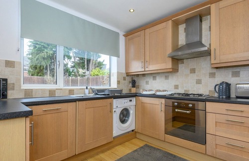 Chapeltown House | Pass the Keys | Divine Spring Escape - Spacious Home-Roundhay Park