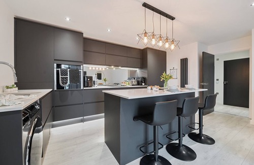 West Molesey Apartment | Pass the Keys | Elegant & Spacious 1 Bed Retreat