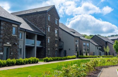 Backbarrow Apartment | River View Retreat: 3 Bedroom Apartment with Pool Access