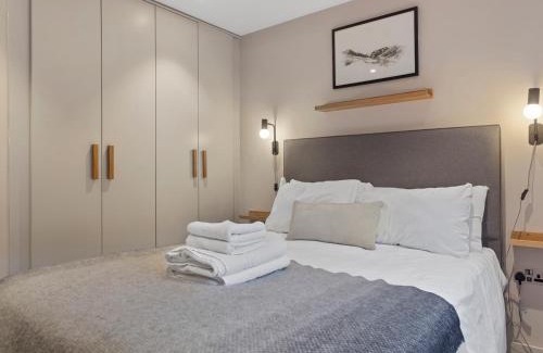 Backbarrow Apartment | River View Retreat: 3 Bedroom Apartment with Pool Access