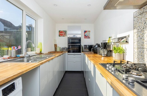 Hove House | Family Holiday Retreat by the Sea with Free Parking