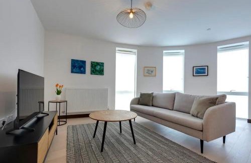 Cambridge Apartment | Modern Flat 204 Station Square: Steps from Cambridge Station