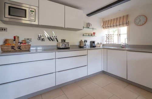 Todenham House | Relax at Cotswolds Farmhouse: Ideal for Families & Pets