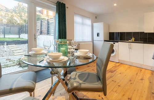 Leigh-on-Sea Apartment | Pass the Keys | Cosy flat in Leigh