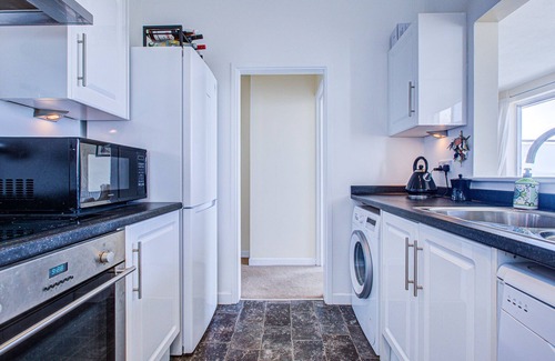 Westcliff-on-Sea Apartment | Unforgettable Sea Front Views at Pass the Keys Hotel