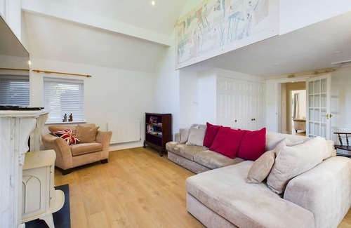 Exeter House | Family-Friendly Grand Country Home with Kitchen & Breakfast