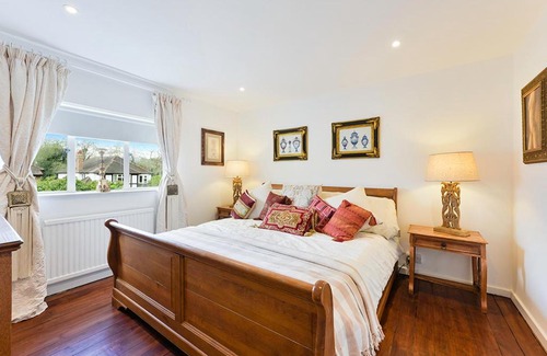 Esher House | Family-Friendly Retreat at Pass the Keys Hidden Cottage