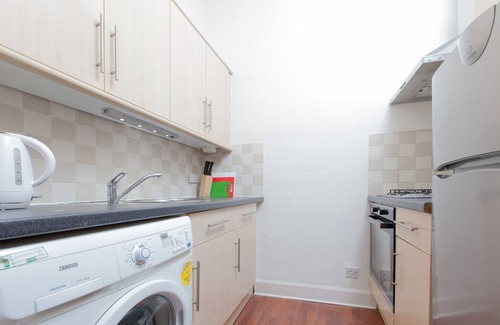 Bonnington Apartment | Cozy Homely Apartment Steps from The Botanic Gardens