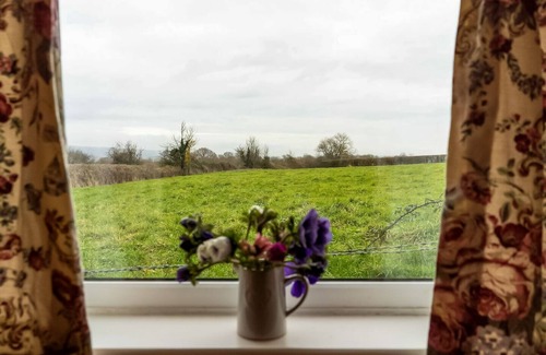 Wedmore Cottage | Romantic Escape at Ian's Cottage, Wedmore with Breakfast