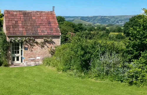 Wedmore Cottage | Romantic Escape at Ian's Cottage, Wedmore with Breakfast