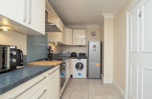 Bath Apartment | Comfortable 1-Bed Flat with Parking Near City Center