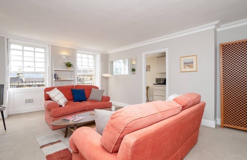 Bath Apartment | Comfortable 1-Bed Flat with Parking Near City Center