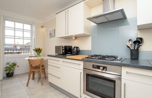 Bath Apartment | Comfortable 1-Bed Flat with Parking Near City Center