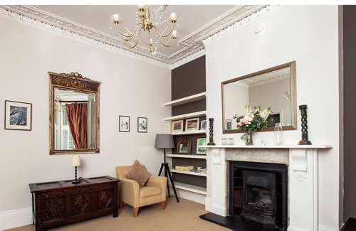 Ealing Broadway Apartment | Pass the Keys | Lovely 2BR Flat with Garden & Private Parking