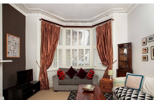 Ealing Broadway Apartment | Pass the Keys | Lovely 2BR Flat with Garden & Private Parking