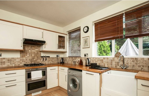 Ealing Broadway Apartment | Pass the Keys | Lovely 2BR Flat with Garden & Private Parking