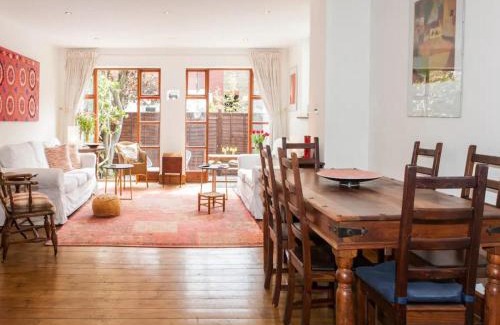 Earlsfield House | Discover Mediterranean Garden Home - 4-Star Gem with Great Reviews