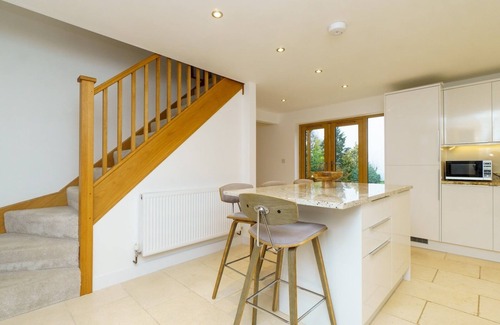 Combe Down House | Modern 3-Bed Home: Perfect for Families with Parking