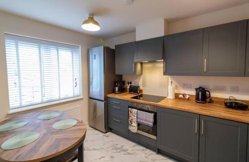 Newcastle-upon-Tyne House | Modern House for Families: Comfort and Convenience Await