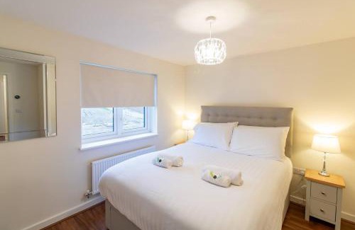 Newcastle-upon-Tyne House | Modern House for Families: Comfort and Convenience Await