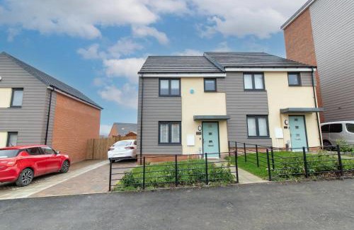 Newcastle-upon-Tyne House | Modern House for Families: Comfort and Convenience Await