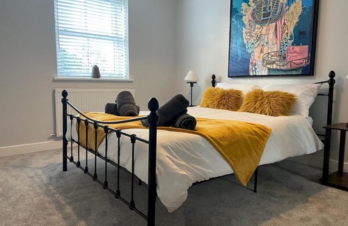 New Romney House | Experience New Ivy Cottage: Beach Access & Golf Nearby