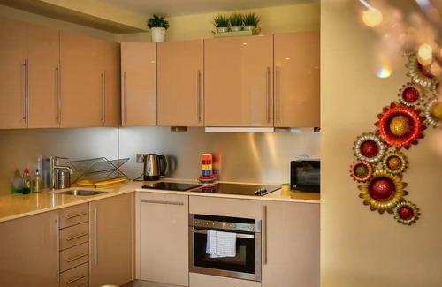 Cardiff City Centre Apartment | Conveniently Located Apartment with Family-Friendly Amenities