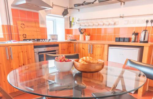 New Mills House | Pass the Keys Pet & Cycle Friendly Garden Home in New Mills