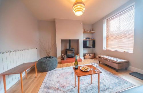 New Mills House | Pass the Keys Pet & Cycle Friendly Garden Home in New Mills