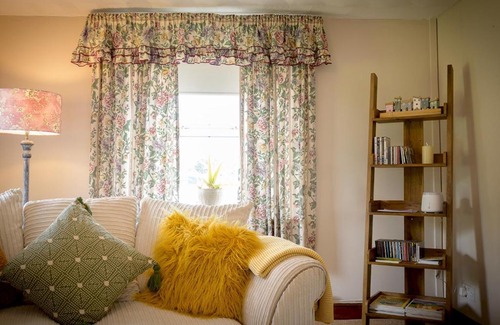 Usk House | Guest Rated 10/10: Porth Vaynor Farmhouse & Gardens