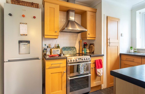 Putney Apartment | Idyllic Stay at Pass the Keys | Putney's Hidden Gem