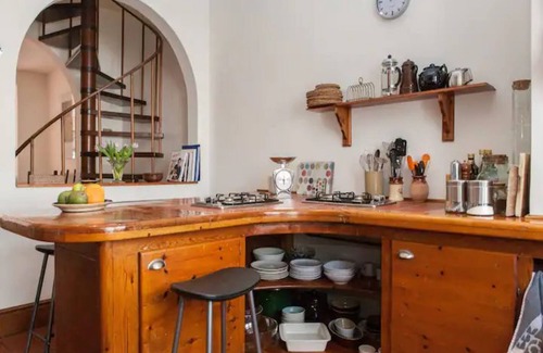 Earlsfield House | Discover Pass the Keys: Unique Home with Private Garden