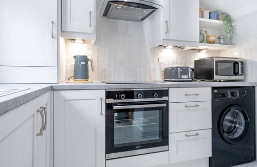 Queens Quarter House | Rathcool Terrace: Outdoor Living Near Cafes and Bars