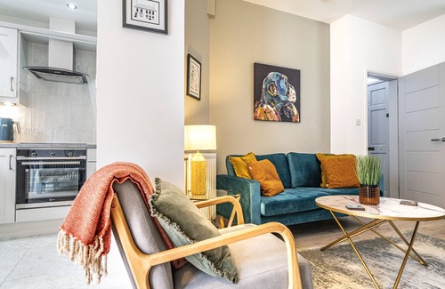 Queens Quarter House | Rathcool Terrace: Outdoor Living Near Cafes and Bars