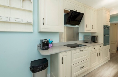 Reading House | Pass the Keys | Renovated Victorian Terrace near Reading Station