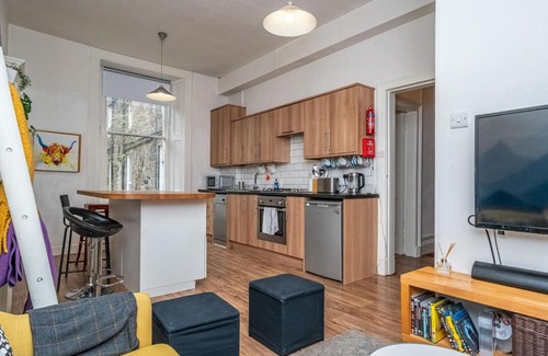 Tollcross Apartment | Modern 2-Bed Flat Steps from City Centre and Meadows