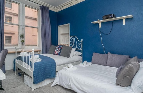 Tollcross Apartment | Modern 2-Bed Flat Steps from City Centre and Meadows