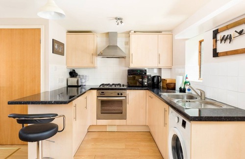 Leamington Spa House | Cozy 1 Bed Coach House with Kitchen & Breakfast Included