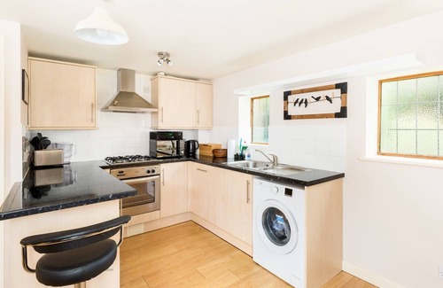 Leamington Spa House | Cozy 1 Bed Coach House with Kitchen & Breakfast Included