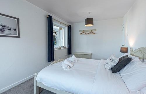 Rhosneigr Apartment | Cozy Sea View Apartment in Heart of Rhosneigr