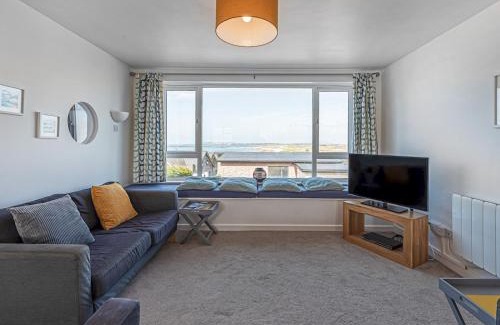 Rhosneigr Apartment | Cozy Sea View Apartment in Heart of Rhosneigr